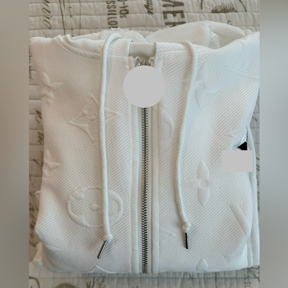 Designer-inspired embossed jogger set (white 2 piece set) (small to medium) - Picture 2 of 11